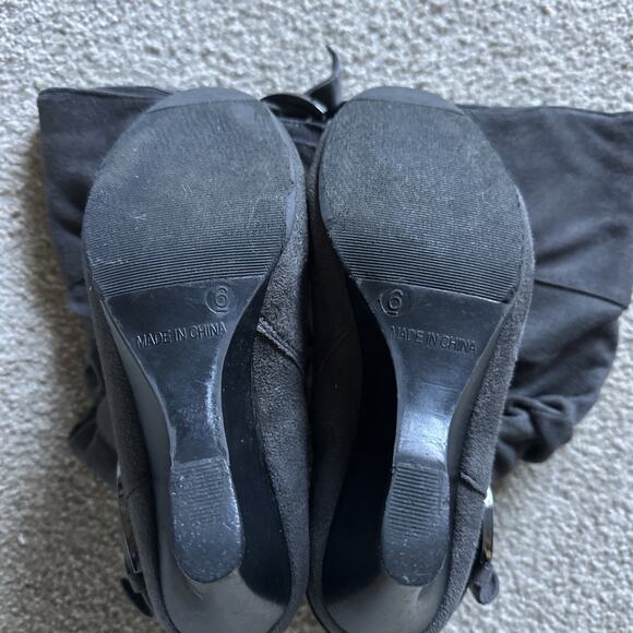 Journee Collection Gray Suede Wedge Zip Up Boots w/Buckle Accents Women’s Size 6 - Picture 7 of 12